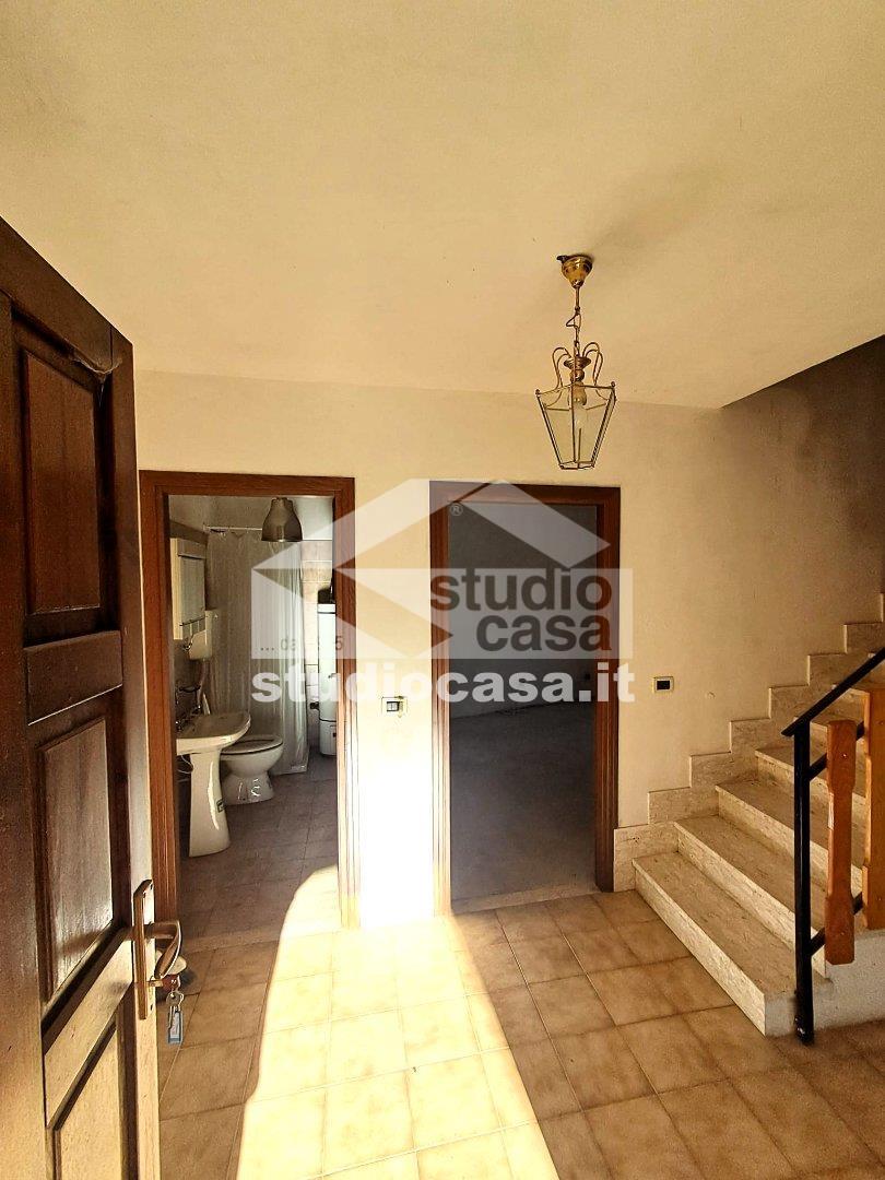 Casa indipendente in Via Zandonai, Ronzo-Chienis — foto 3 di 5