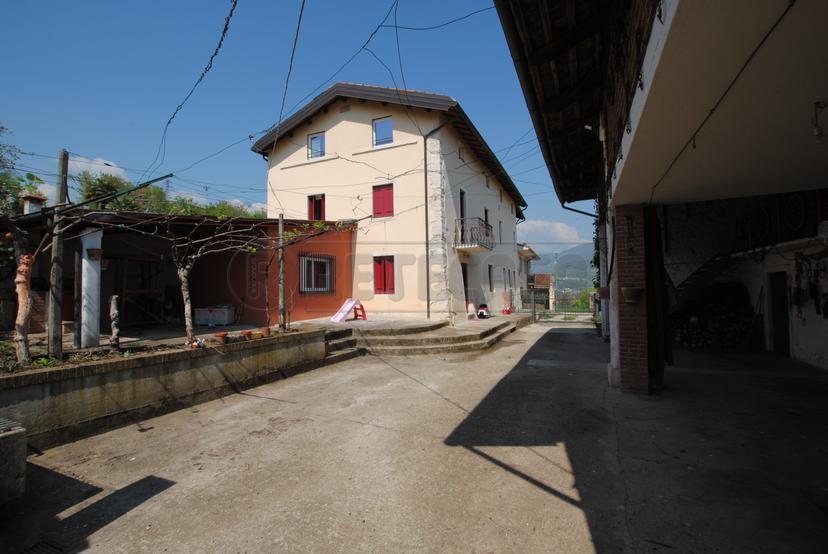 Villa in Piazza Roma 36, Brogliano — foto 4 di 5