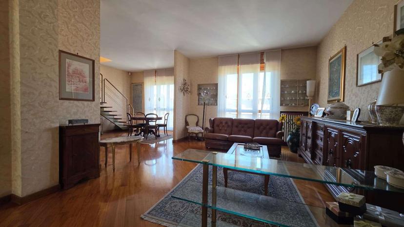 Appartamento in Via Bezzi, Asti