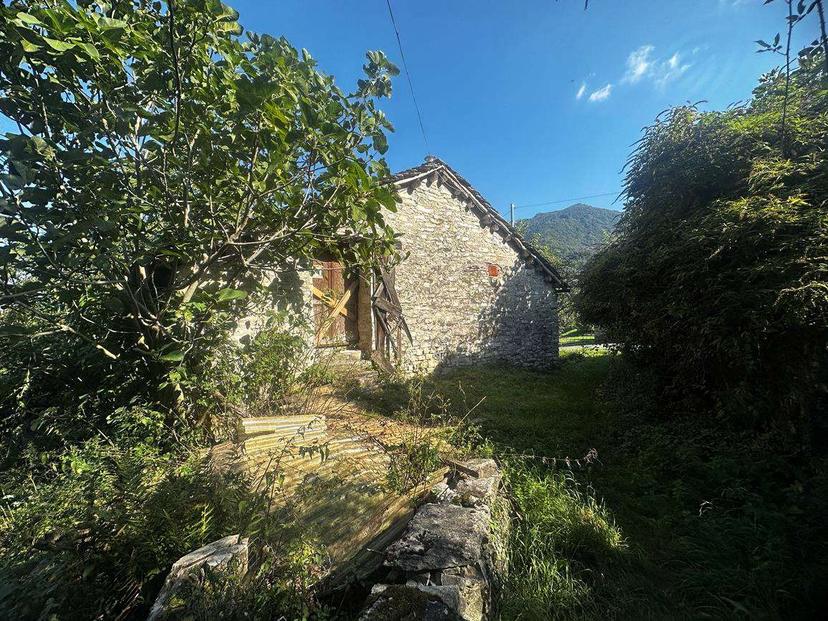 Baita in Molobbio, Schignano — foto 3 di 5