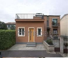 Casa indipendente in Via Petrella 13, Monza