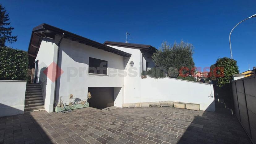 Villa in Via Duca di Genova 35, Parabiago — foto 2 di 5