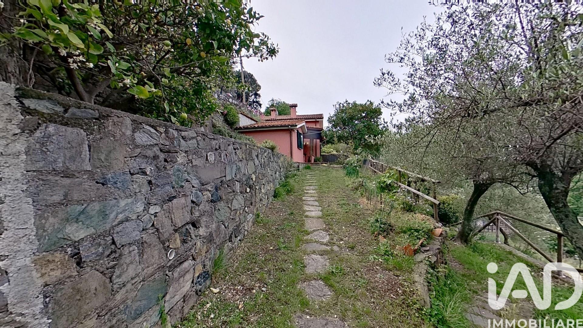 Casa indipendente in Via Fossello, Varazze