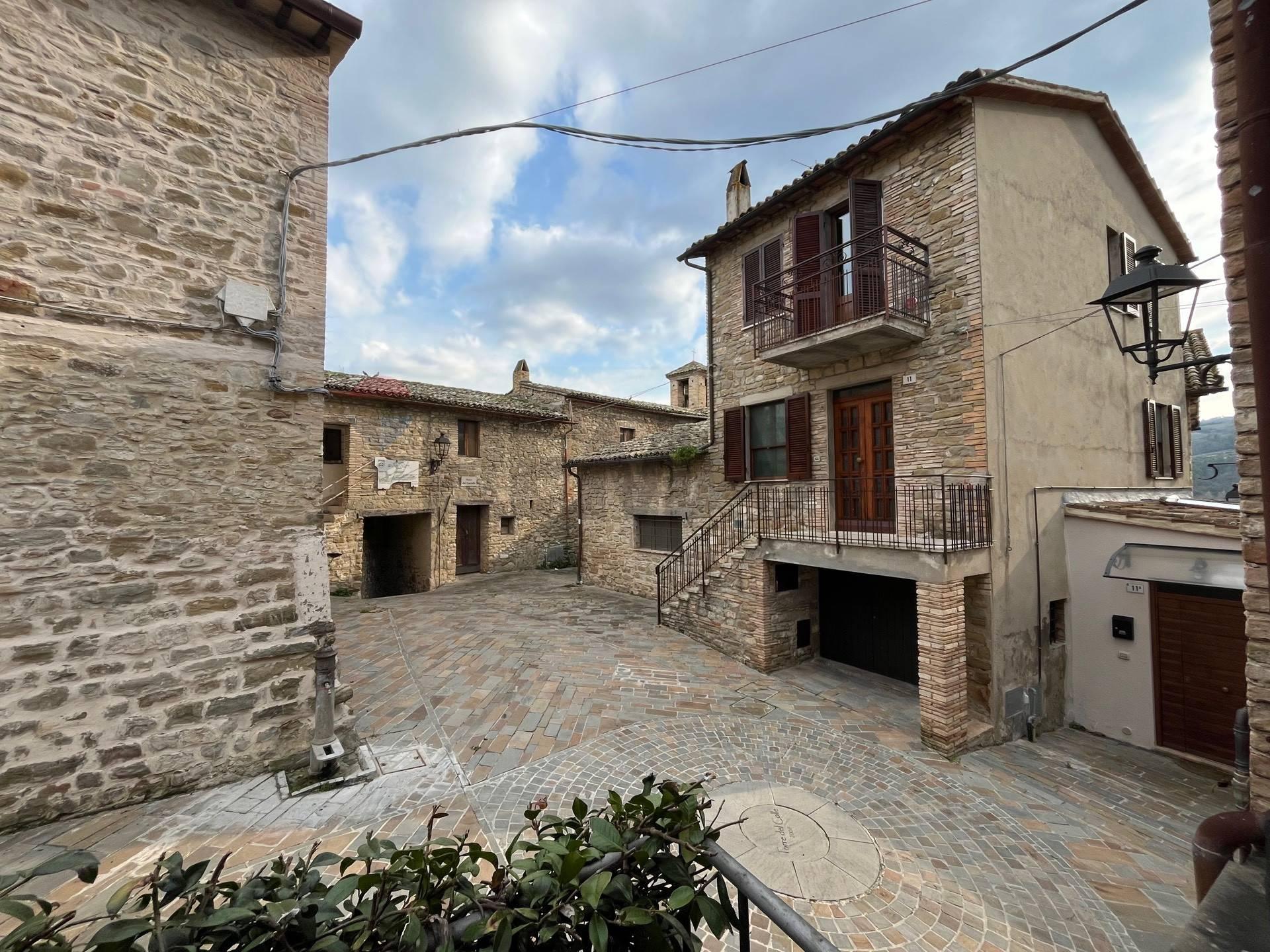 Bilocale in Piazza del Castello, Bevagna