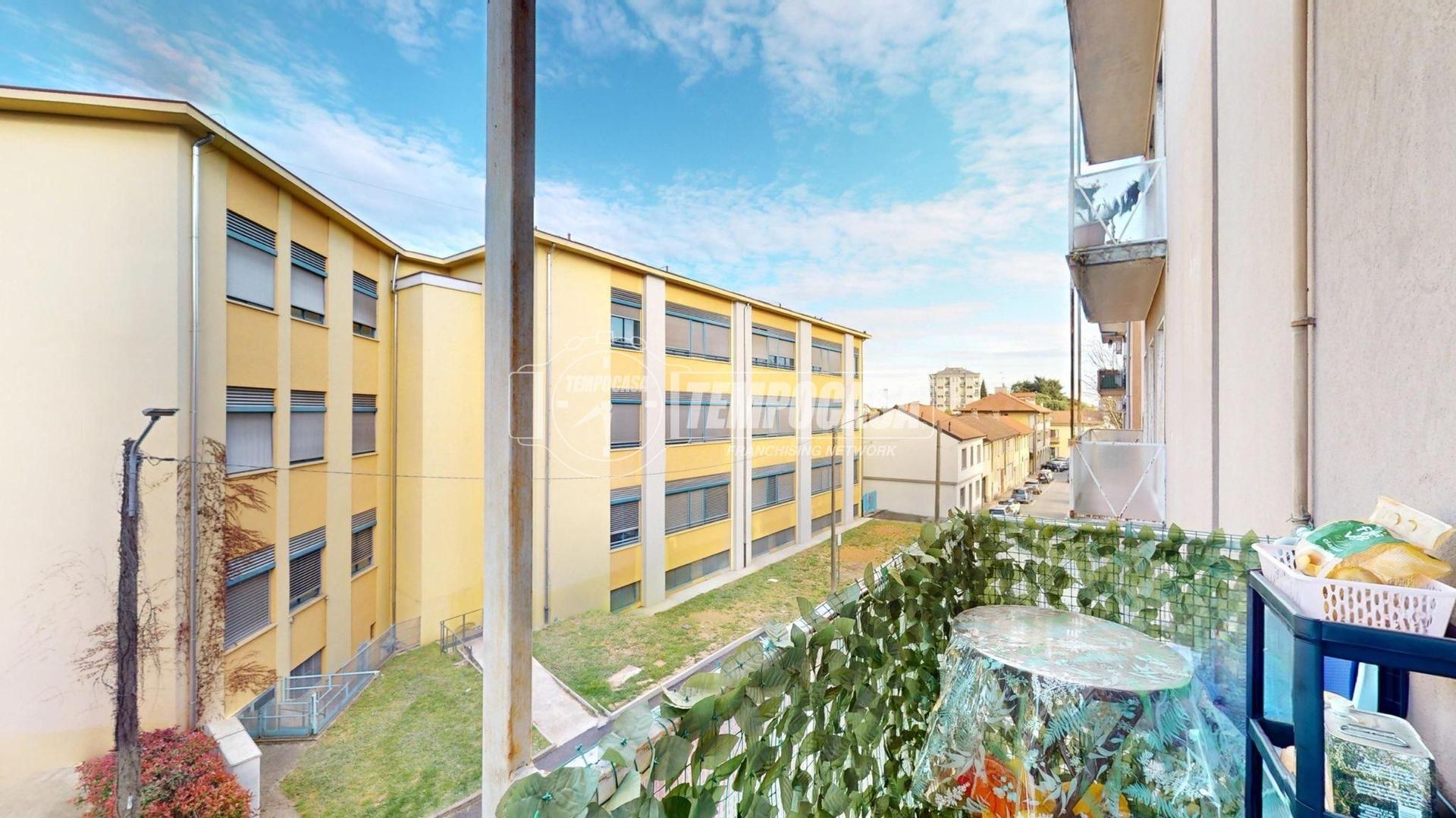 Bilocale in Via G. Donizetti 25, Carate Brianza