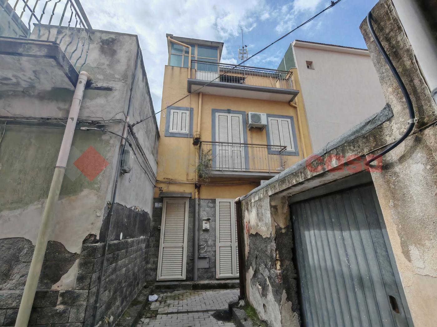 Casa indipendente in Tenente Platania 51, Motta Sant'Anastasia