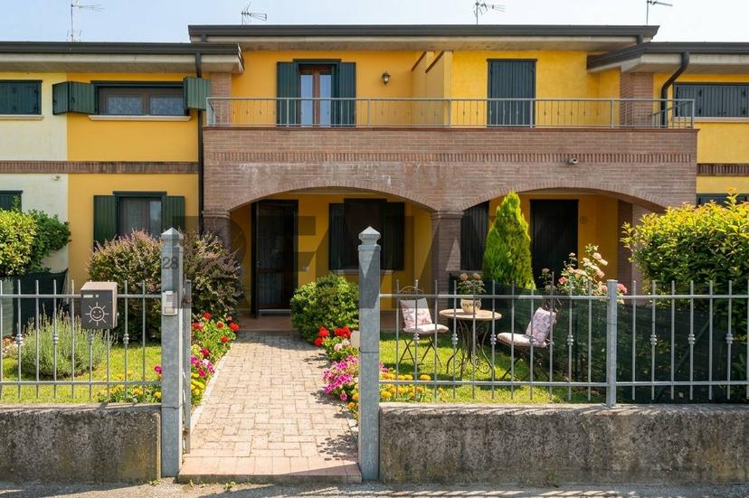 Casa indipendente in Via Divisione Acqui 28, Bozzolo