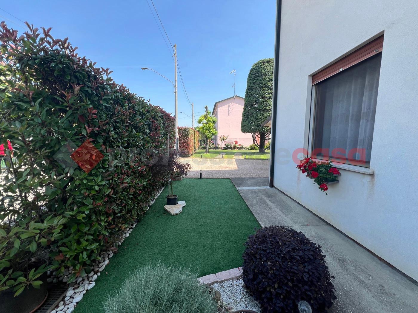 Casa indipendente in Via Nenni Snc, Lendinara