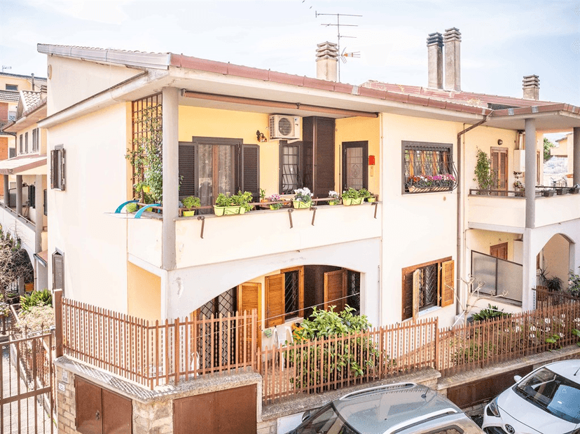Quadrilocale in Vicolo Santa Chiara, Colonna — foto 2 di 5
