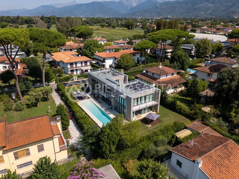 Villa, Pietrasanta