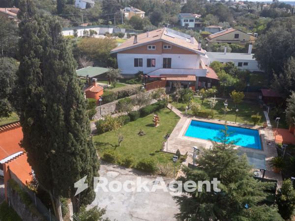 Villa bifamiliare in Via Luna E Sole 35b, Sassari