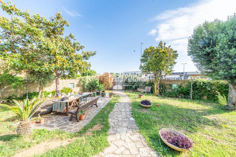Villa in Via Glasgow 49, Ladispoli