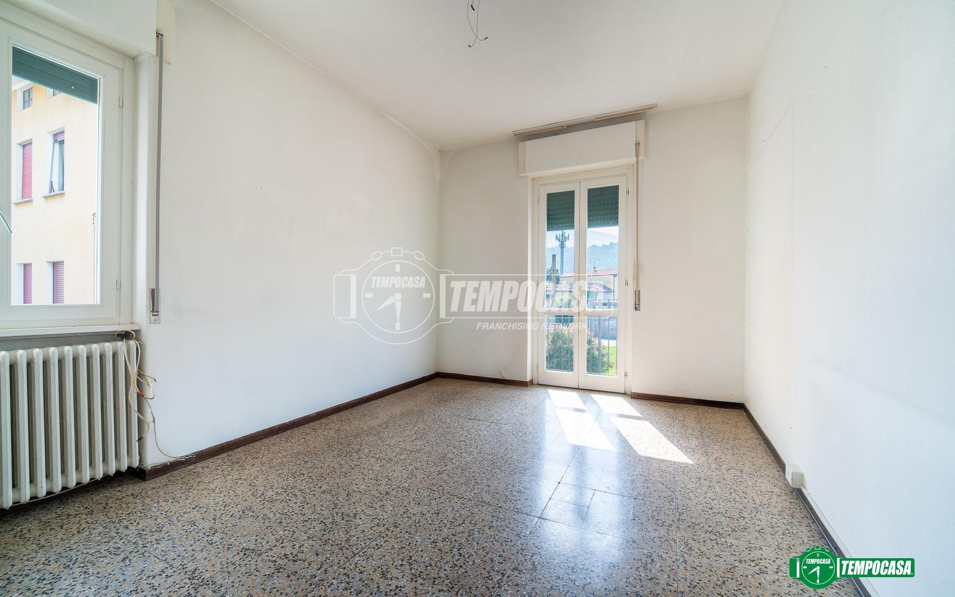 Bilocale in Via per Molteno, Oggiono