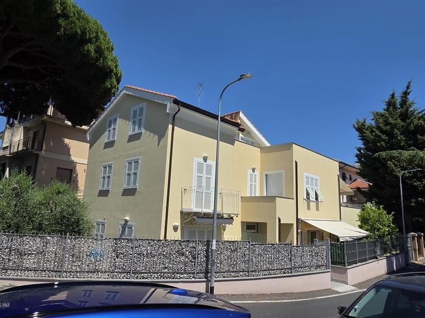 Bilocale in Via Martiri della Liberta`, Loano