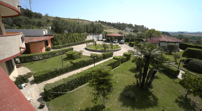 Villa in Via dei Carpini 1, Crotone — foto 2 di 5
