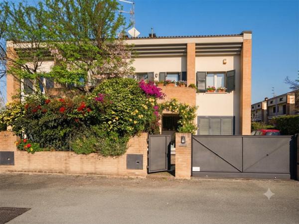 Villa bifamiliare in Strada Pontasso, Parma — foto 3 di 5