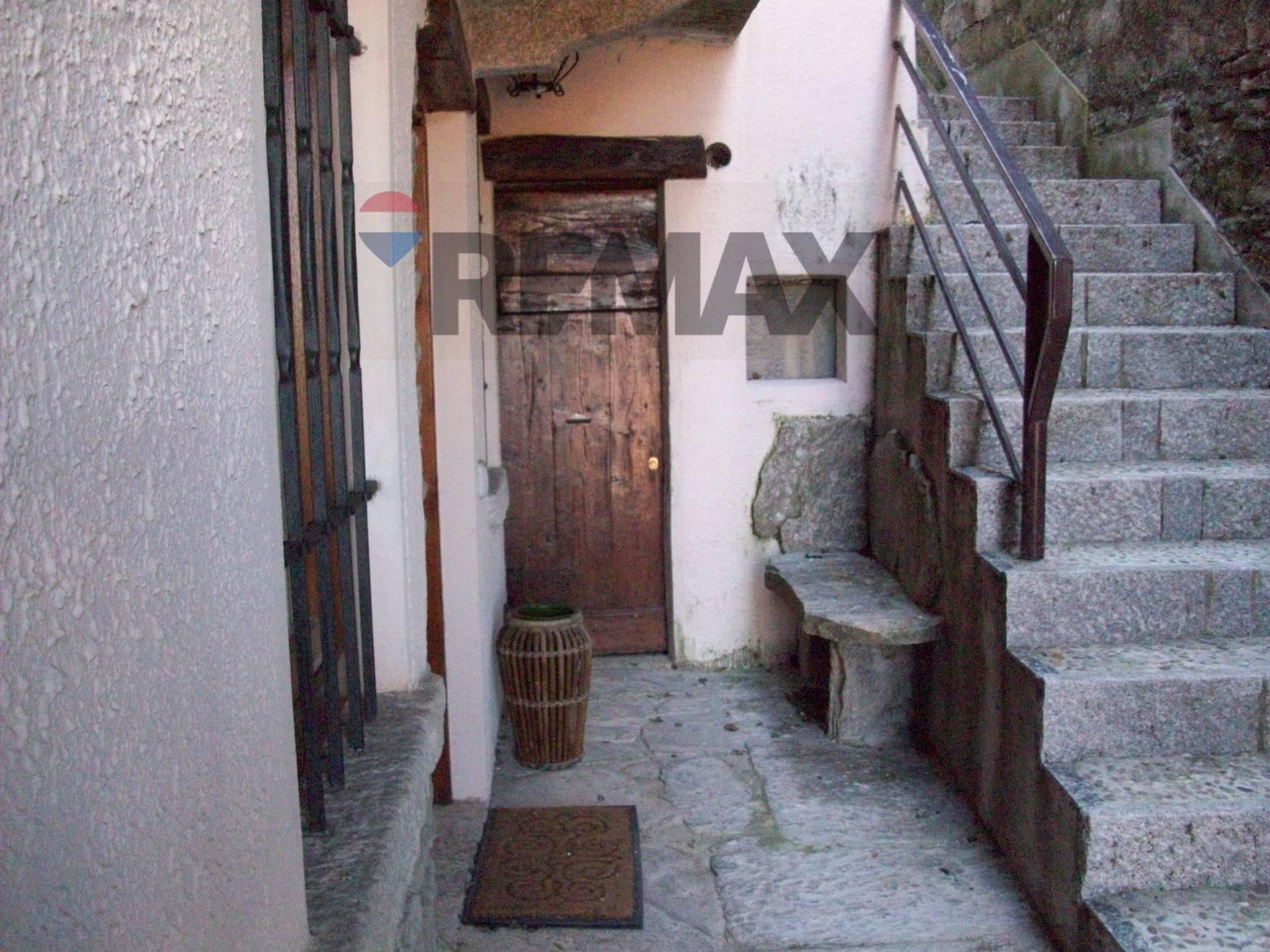 Casa indipendente in Via per Ganna 20, Cuasso al Monte
