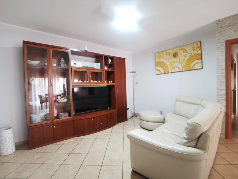 Trilocale in Via Grotta 57, San Nicola la Strada — foto 3 di 5