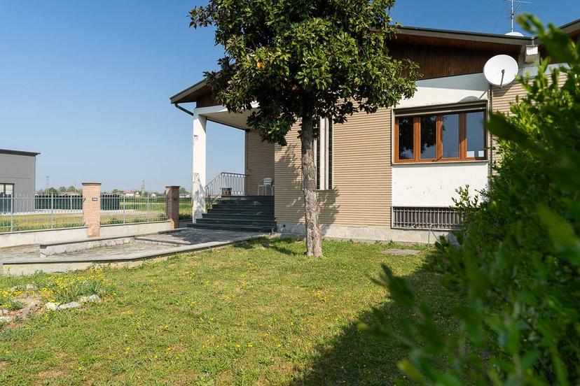 Casa indipendente in Via Piacenza, Voghera — foto 3 di 5