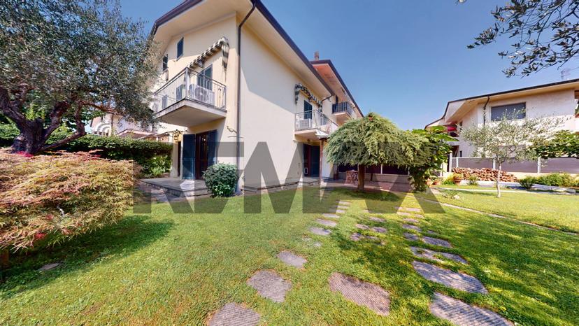 Villa a schiera in Via Martiri di San Terenzo 2, Viareggio