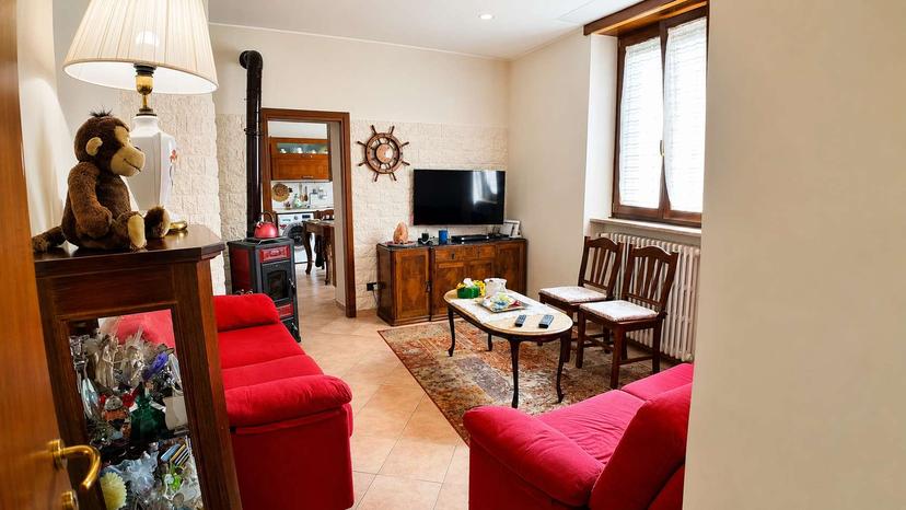Bilocale in Via Volta 20, Fenegrò — foto 2 di 5