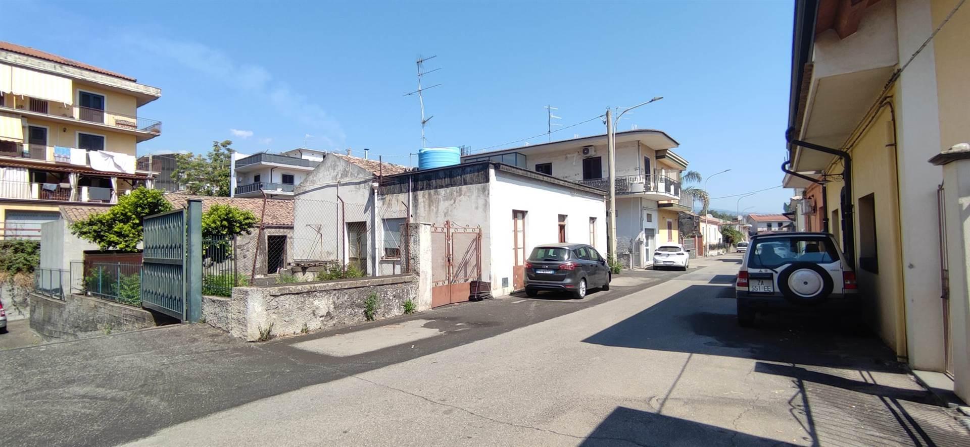 Casa indipendente in Via Tomarchio, Santa Venerina