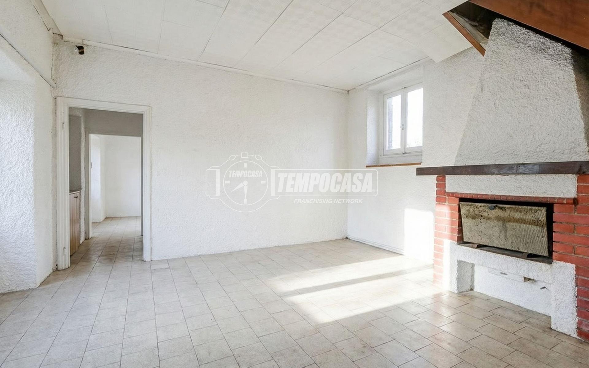 Casa indipendente in Via Treves, Vergiate