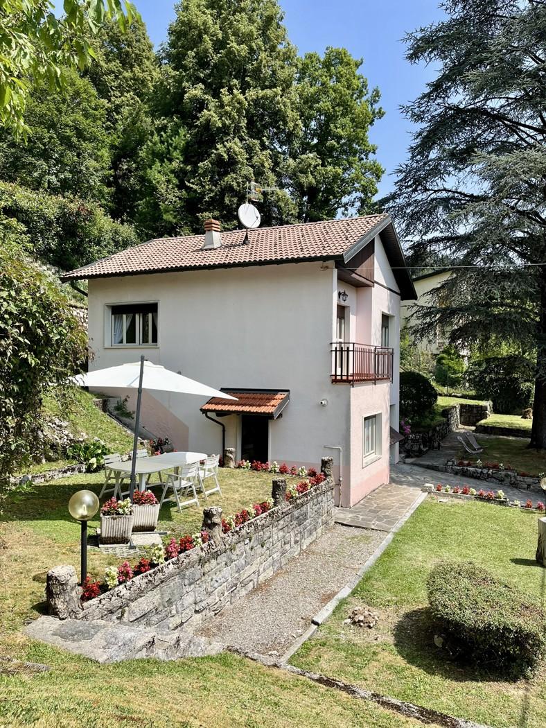 Appartamento in Viale Poletti 15, Alta Valle Intelvi