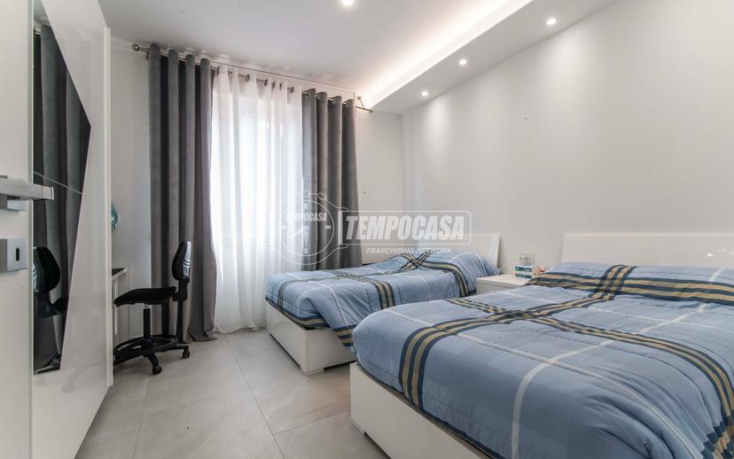 Trilocale in Via Emanuella 16, Saronno — foto 4 di 5
