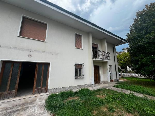 Villa in Via Camillo Benso di Cavour 2/C, Suzzara — foto 2 di 5