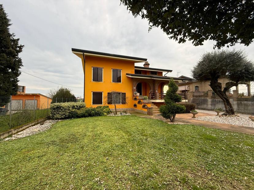Villa, Bondeno