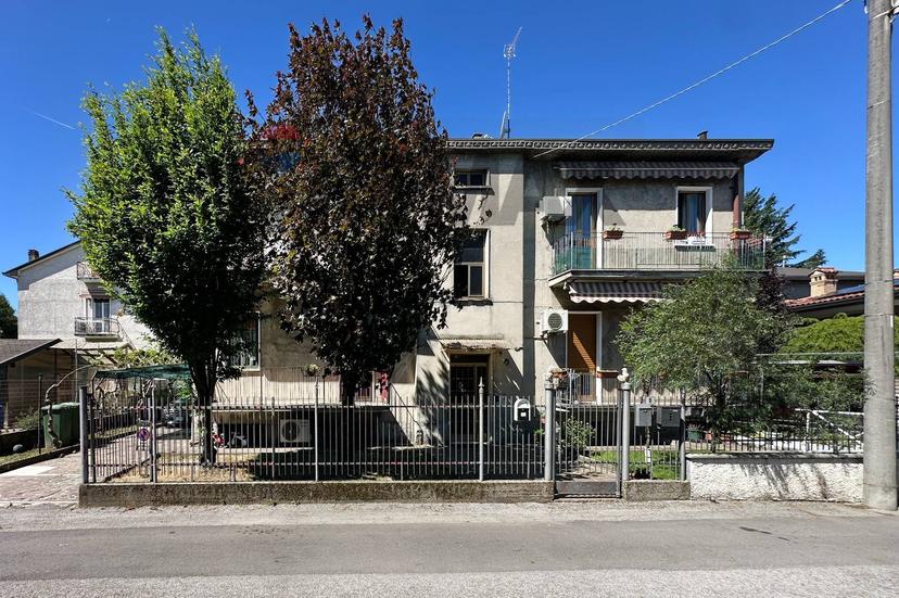 Trilocale in Via Canova 8, Barlassina