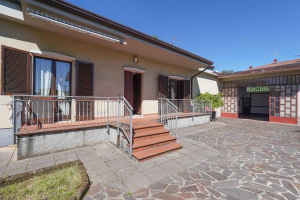 Villa in Via Brembo 8, Brembate — foto 2 di 5