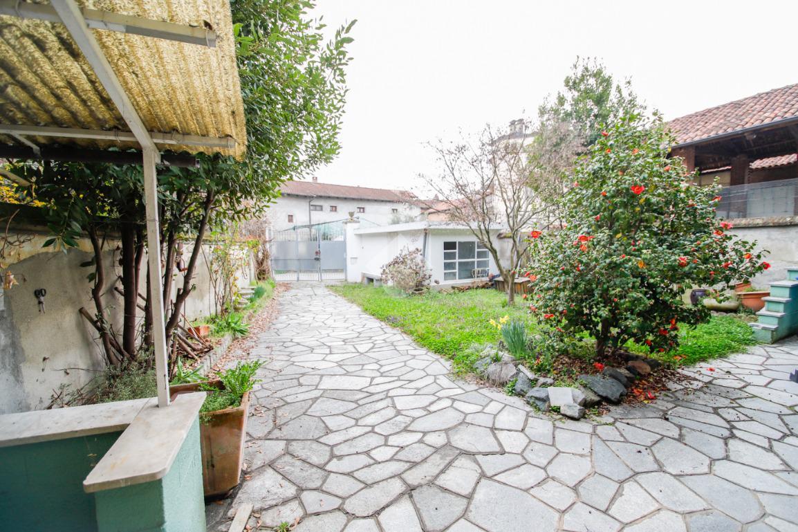 Casa indipendente in Via Canonico Carlo Notario, San Benigno Canavese