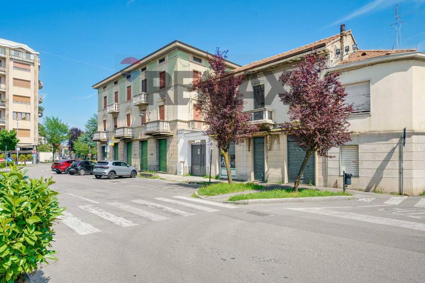 Casa indipendente in Piazza San Michele 2, Busto Arsizio — foto 2 di 5