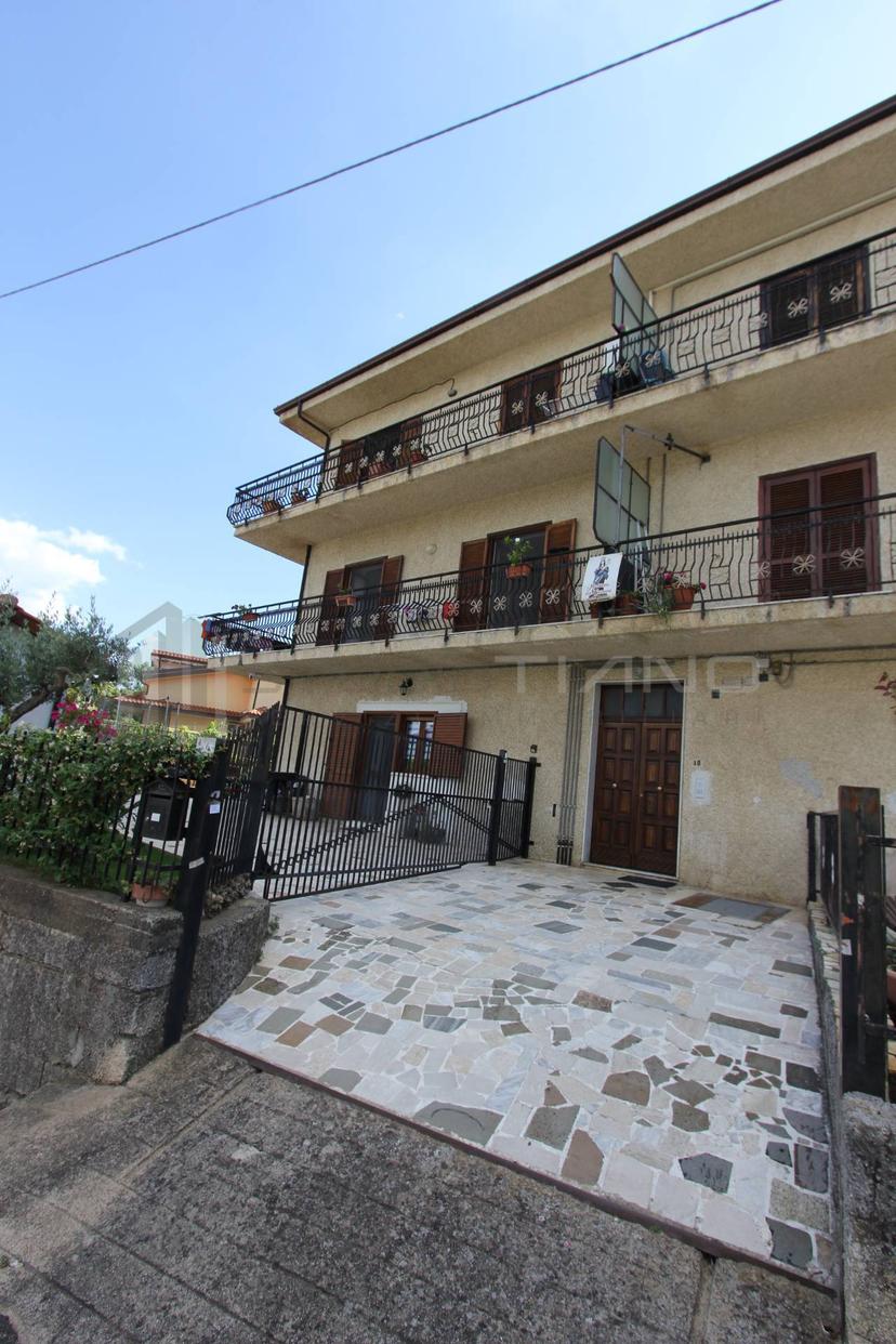 Quadrilocale in Via Gasperoni 6, Marano Marchesato — foto 3 di 5