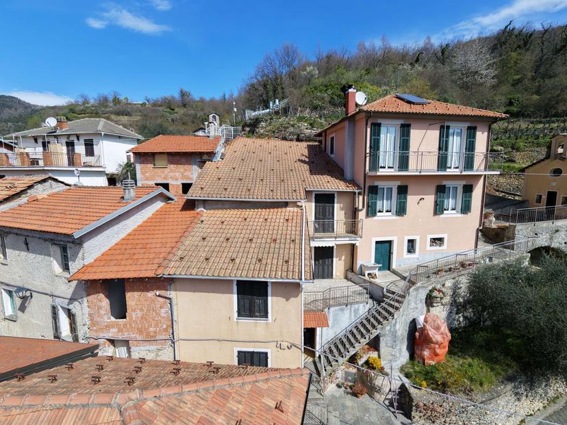 Casa indipendente in Via Enrico Toti 10, Armo — foto 2 di 5