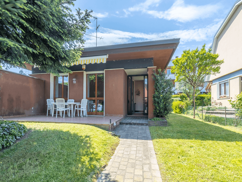Villa in Viale Monte Resegone 30, Arese — foto 4 di 5