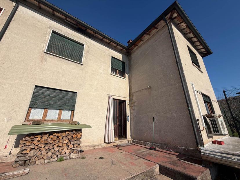 Villa bifamiliare in Via Pasubio, Montorso Vicentino — foto 4 di 5