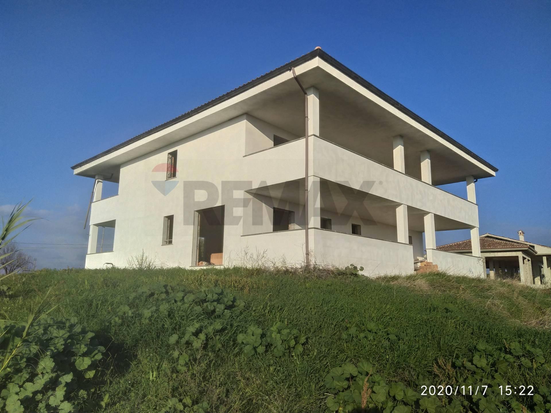 Casa indipendente in Via Apriliana 58/a, Aprilia