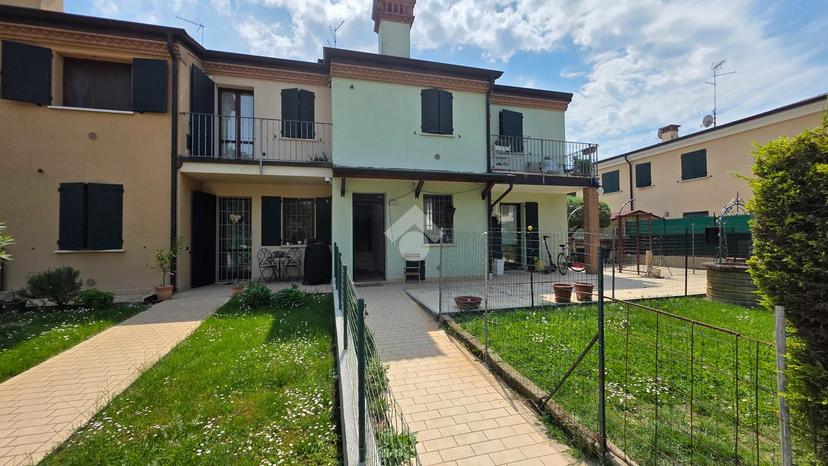 Villa in Via Cavour 32, Bagnolo San Vito — foto 2 di 5