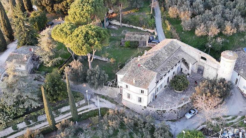 Villa in Voc. Treggio, Foligno — foto 3 di 5