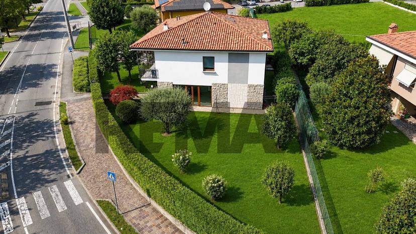 Villa, Levate