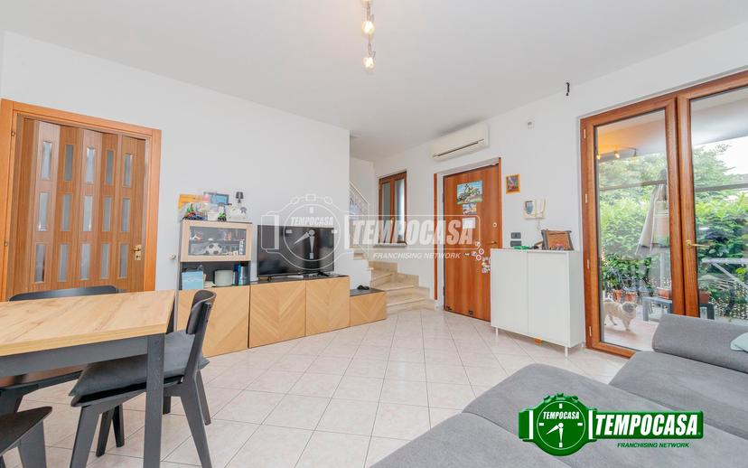 Villa in Via Monte Grappa, Zeccone — foto 2 di 5