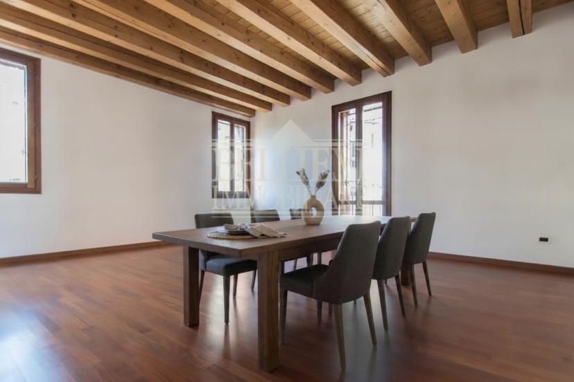 Appartamento in Contra' Ss. Apostoli, Vicenza