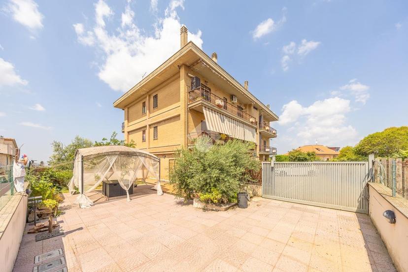Trilocale in Via Colle Fiorito 24, Castel Gandolfo — foto 2 di 5