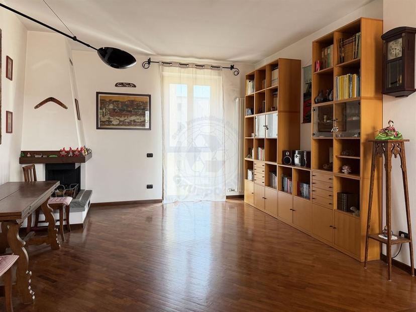 Trilocale in Via Agnesi 2, Monza