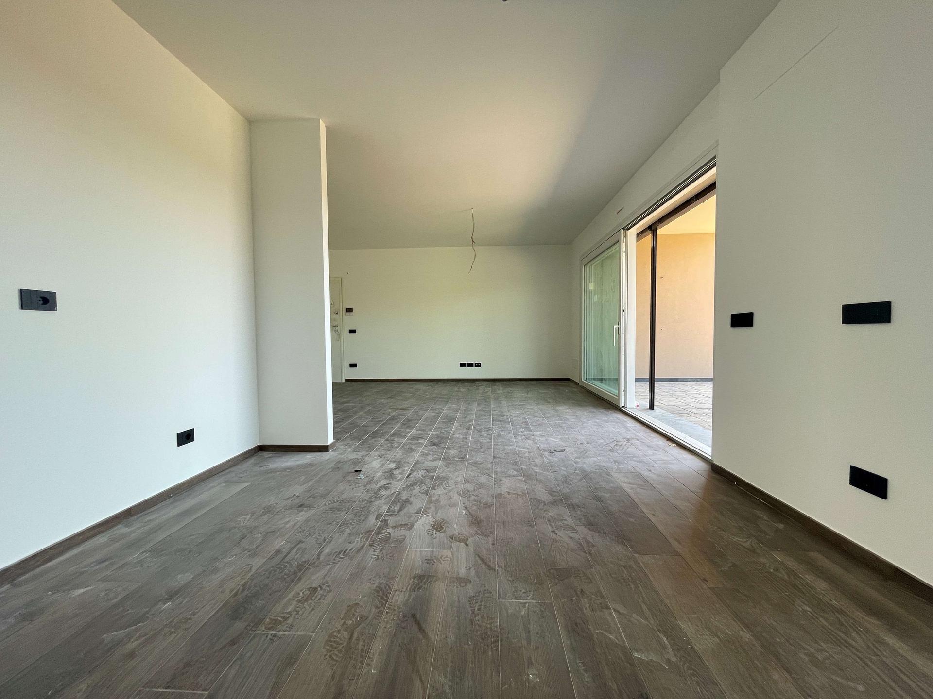 Trilocale in Via Carlo Linati, Appiano Gentile