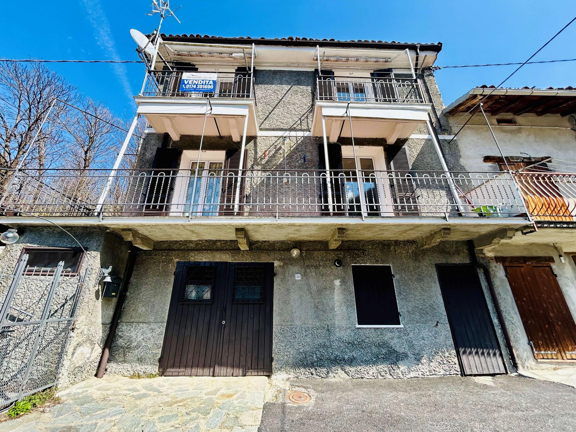 Casa indipendente in Frazione Barchi  12, Garessio