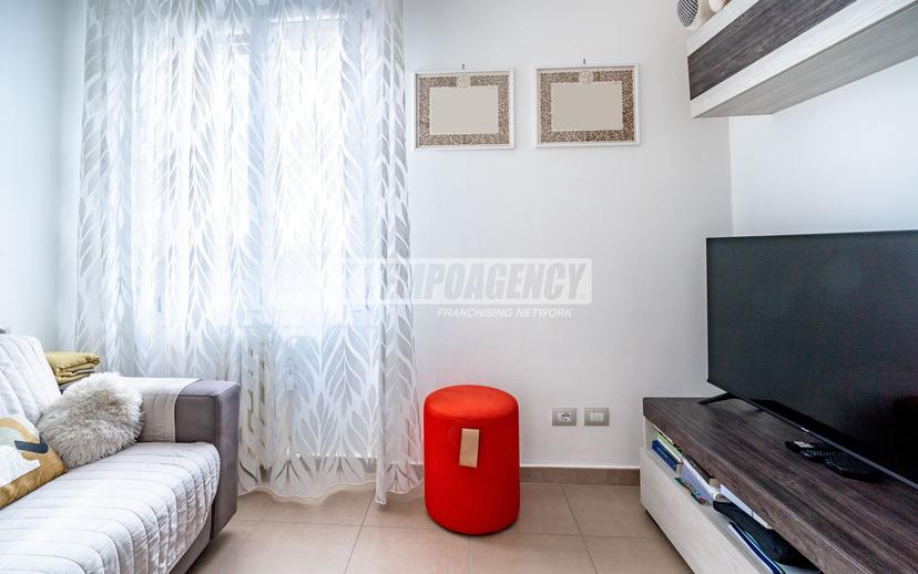 Bilocale in Via Alessandro Volta 52, Garbagnate Milanese — foto 3 di 5